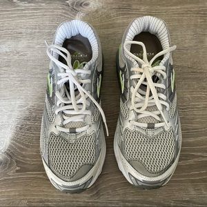 Like NEW Brooks Running Shoes